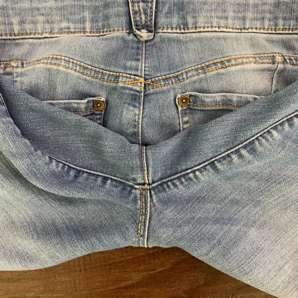 Gently Worn Distressed Democracy "Ab" Solution Skinny Jeans - Picture 15 of 15